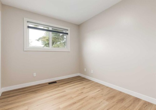 7956 71 Avenue Nw, Calgary, AB - Indoor Photo Showing Other Room