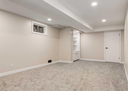 7956 71 Avenue Nw, Calgary, AB - Indoor