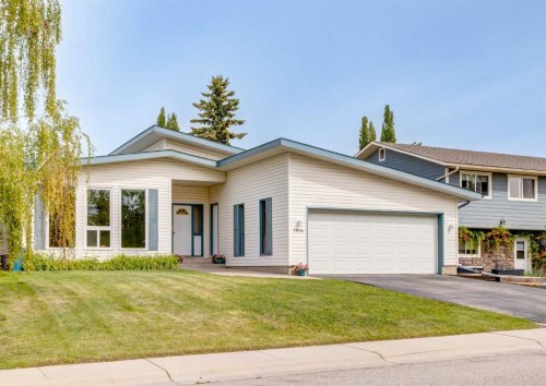 7956 71 Avenue Nw, Calgary, AB - Outdoor With Facade