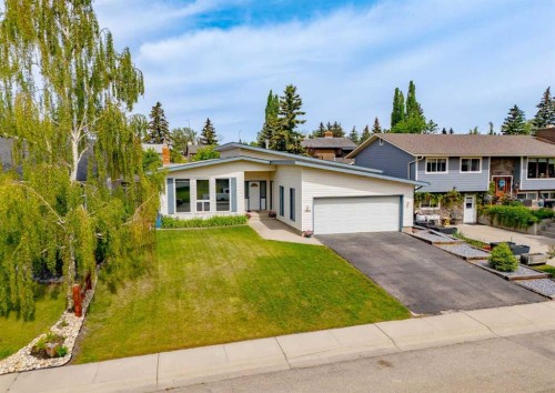 7956 71 Avenue Nw, Calgary, AB - Outdoor With Facade