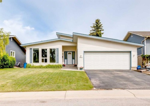 7956 71 Avenue Nw, Calgary, AB - Outdoor