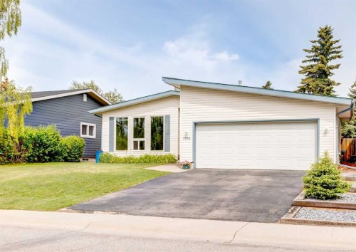 7956 71 Avenue Nw, Calgary, AB - Outdoor