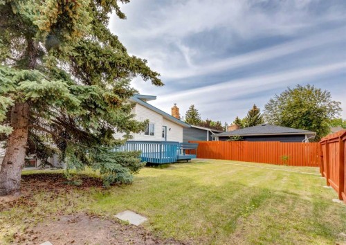7956 71 Avenue Nw, Calgary, AB - Outdoor