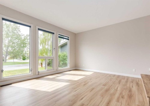 7956 71 Avenue Nw, Calgary, AB - Indoor Photo Showing Other Room