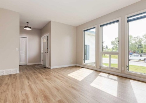 7956 71 Avenue Nw, Calgary, AB - Indoor Photo Showing Other Room