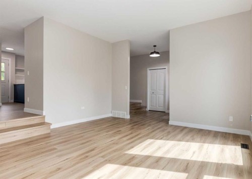 7956 71 Avenue Nw, Calgary, AB - Indoor Photo Showing Other Room