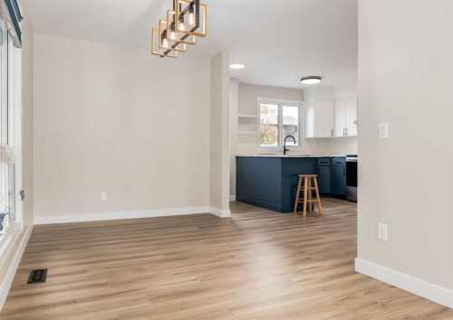 7956 71 Avenue Nw, Calgary, AB - Indoor