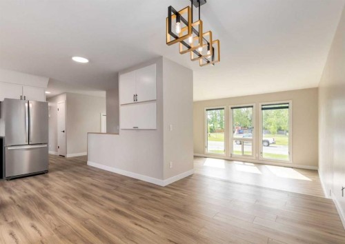 7956 71 Avenue Nw, Calgary, AB - Indoor Photo Showing Other Room
