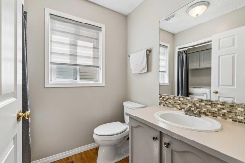 10433 Hidden Valley Drive Nw, Calgary, AB - Indoor Photo Showing Bathroom