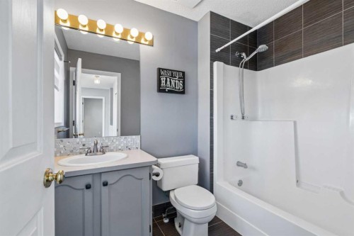 10433 Hidden Valley Drive Nw, Calgary, AB - Indoor Photo Showing Bathroom