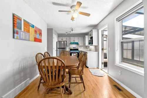 10433 Hidden Valley Drive Nw, Calgary, AB - Indoor Photo Showing Dining Room