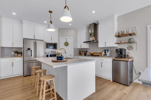 315 Monterey Place Se, High River, AB - Indoor Photo Showing Kitchen