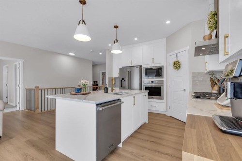 315 Monterey Place Se, High River, AB - Indoor Photo Showing Kitchen