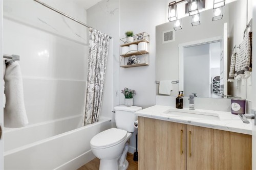 315 Monterey Place Se, High River, AB - Indoor Photo Showing Bathroom