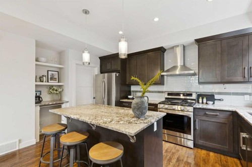 1-922 3 Avenue Nw, Calgary, AB - Indoor Photo Showing Kitchen With Upgraded Kitchen