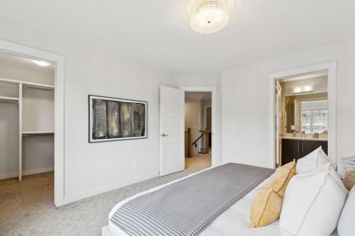1-922 3 Avenue Nw, Calgary, AB - Indoor Photo Showing Bedroom