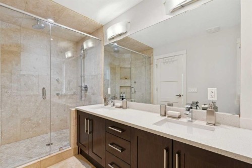 1-922 3 Avenue Nw, Calgary, AB - Indoor Photo Showing Bathroom