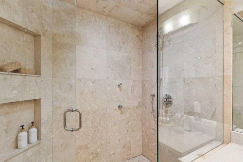 1-922 3 Avenue Nw, Calgary, AB - Indoor Photo Showing Bathroom