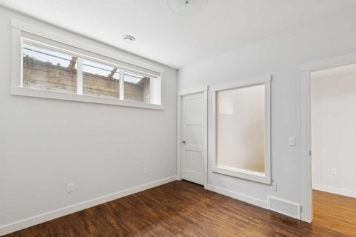 1-922 3 Avenue Nw, Calgary, AB - Indoor Photo Showing Other Room