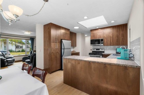 613 Olympia Crescent Se, Calgary, AB - Indoor Photo Showing Kitchen
