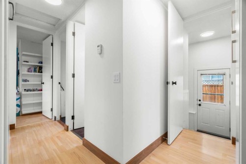613 Olympia Crescent Se, Calgary, AB - Indoor Photo Showing Other Room