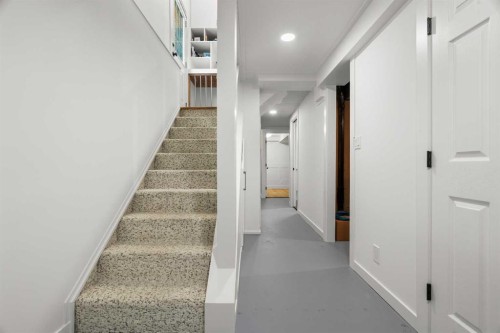 613 Olympia Crescent Se, Calgary, AB - Indoor Photo Showing Other Room