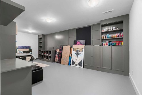 613 Olympia Crescent Se, Calgary, AB - Indoor