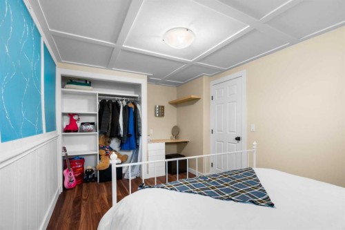 613 Olympia Crescent Se, Calgary, AB - Indoor Photo Showing Bedroom