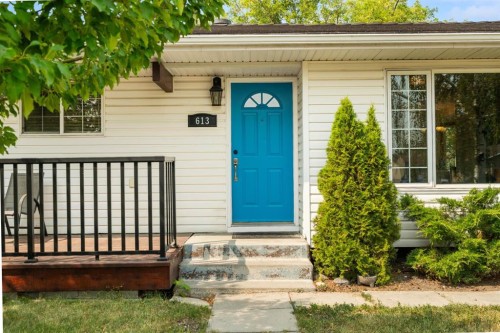 613 Olympia Crescent Se, Calgary, AB - Outdoor