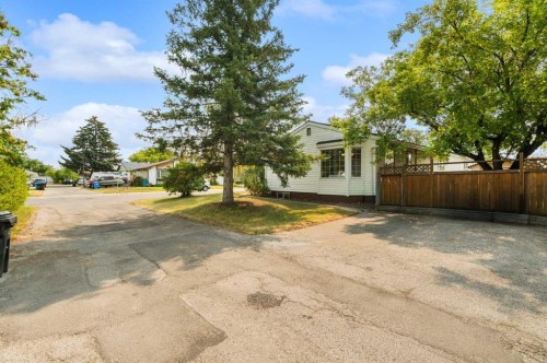 613 Olympia Crescent Se, Calgary, AB - Outdoor