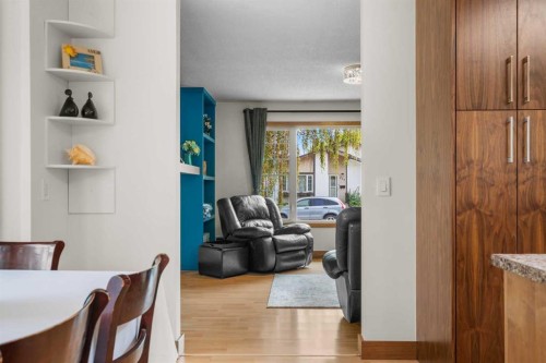 613 Olympia Crescent Se, Calgary, AB - Indoor