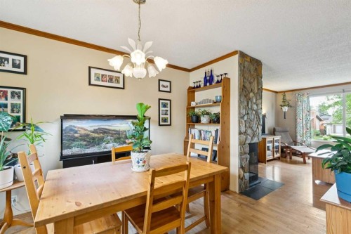 107 Bermuda Drive Nw, Calgary, AB - Indoor Photo Showing Dining Room