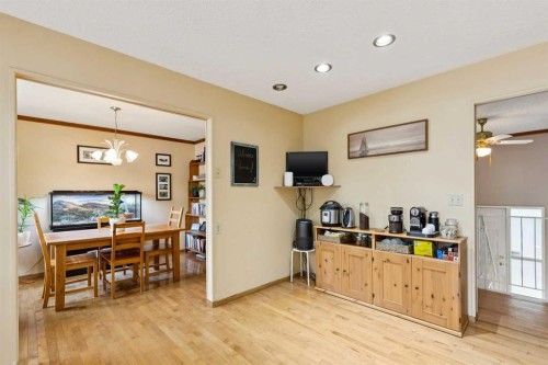 107 Bermuda Drive Nw, Calgary, AB - Indoor