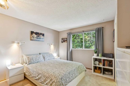 107 Bermuda Drive Nw, Calgary, AB - Indoor Photo Showing Bedroom
