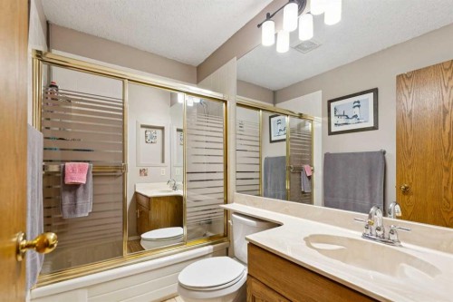 107 Bermuda Drive Nw, Calgary, AB - Indoor Photo Showing Bathroom