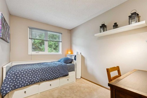 107 Bermuda Drive Nw, Calgary, AB - Indoor Photo Showing Bedroom