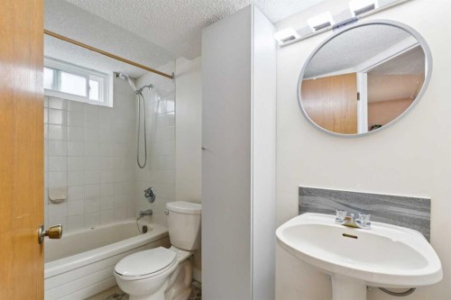 107 Bermuda Drive Nw, Calgary, AB - Indoor Photo Showing Bathroom