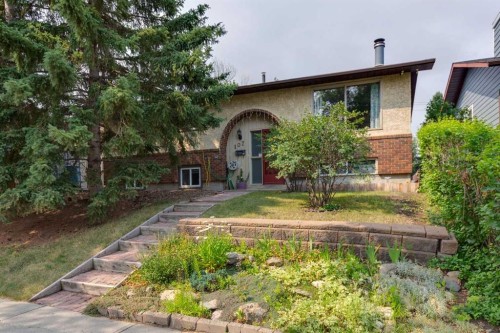 107 Bermuda Drive Nw, Calgary, AB - Outdoor