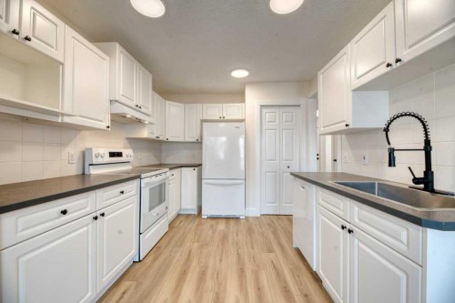20 Taracove Crescent Ne, Calgary, AB - Indoor Photo Showing Kitchen