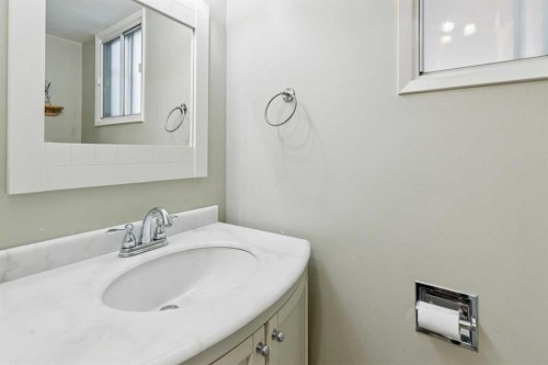 323 Ranchview Place Nw, Calgary, AB - Indoor Photo Showing Bathroom
