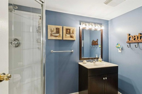 323 Ranchview Place Nw, Calgary, AB - Indoor Photo Showing Bathroom