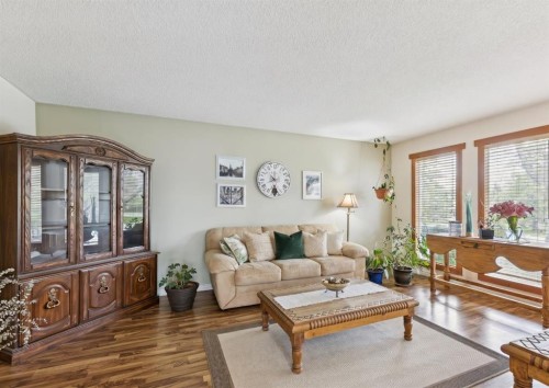 323 Ranchview Place Nw, Calgary, AB - Indoor Photo Showing Living Room