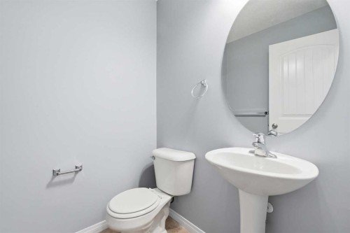 149 Prestwick Villas Se, Calgary, AB - Indoor Photo Showing Bathroom