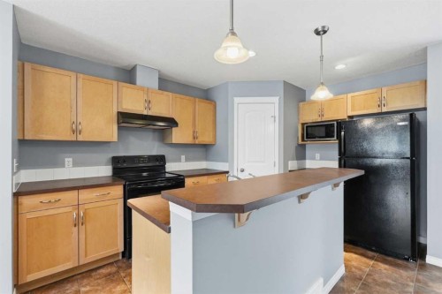 149 Prestwick Villas Se, Calgary, AB - Indoor Photo Showing Kitchen