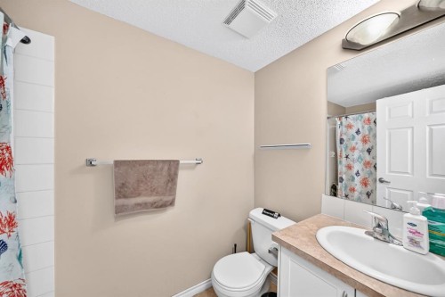 2133-700 Willowbrook Road Nw, Airdrie, AB - Indoor Photo Showing Bathroom