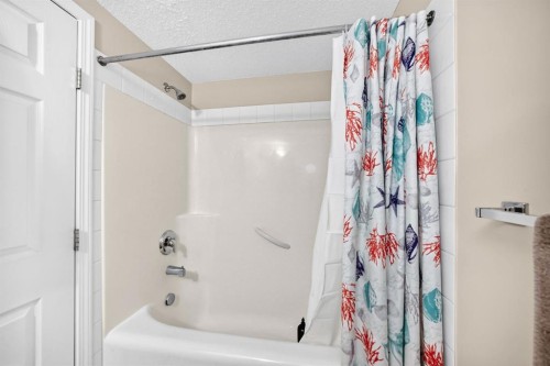 2133-700 Willowbrook Road Nw, Airdrie, AB - Indoor Photo Showing Bathroom
