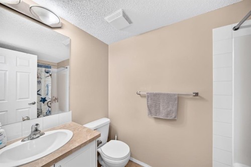 2133-700 Willowbrook Road Nw, Airdrie, AB - Indoor Photo Showing Bathroom