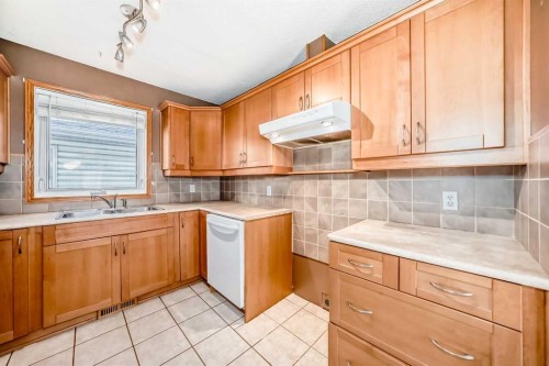 243 Erin Meadow Close, Calgary, AB - Indoor Photo Showing Kitchen With Double Sink