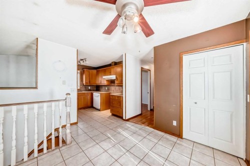 243 Erin Meadow Close, Calgary, AB - Indoor