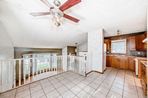 243 Erin Meadow Close, Calgary, AB - Indoor Photo Showing Kitchen